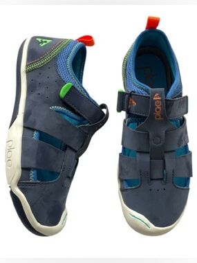 NEW plae sandals
